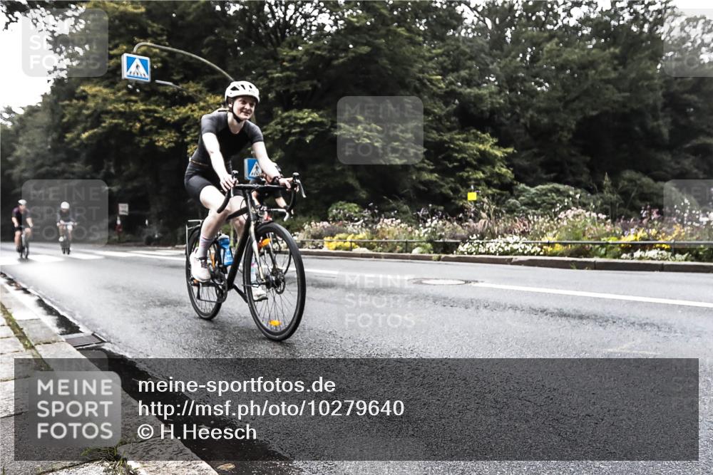 13.09.2026 - Stadtparktriathlon H.Heesch http://msf.ph/oto/10279640 13.09.2026 10:27:12 Radfahren 243, 305, 309, 394, 405, 459 meine-sportfotos.de