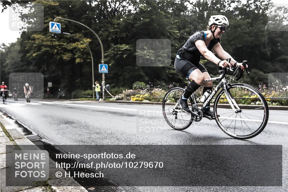 13.09.2026 - Stadtparktriathlon H.Heesch http://msf.ph/oto/10279670 13.09.2026 10:28:14 Radfahren 229, 347, 439 meine-sportfotos.de