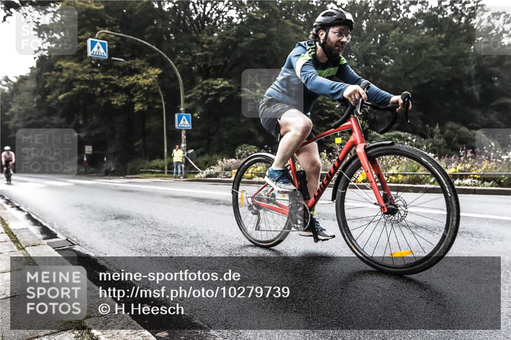 13.09.2026 - Stadtparktriathlon H.Heesch http://msf.ph/oto/10279739 13.09.2026 10:28:50 Radfahren 323, 385 meine-sportfotos.de