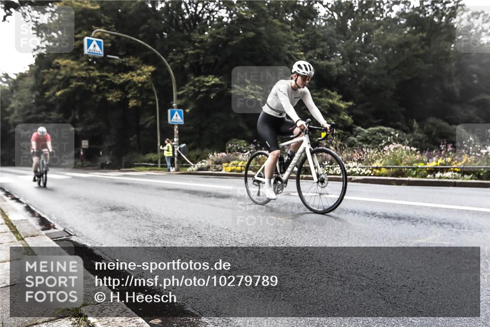 13.09.2026 - Stadtparktriathlon H.Heesch http://msf.ph/oto/10279789 13.09.2026 10:29:27 Radfahren 242, 283, 380, 398, 450 meine-sportfotos.de