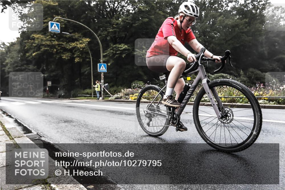 13.09.2026 - Stadtparktriathlon H.Heesch http://msf.ph/oto/10279795 13.09.2026 10:29:28 Radfahren 242, 283, 380, 398, 450 meine-sportfotos.de