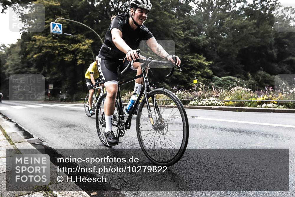 13.09.2026 - Stadtparktriathlon H.Heesch http://msf.ph/oto/10279822 13.09.2026 10:30:16 Radfahren 294, 299 meine-sportfotos.de
