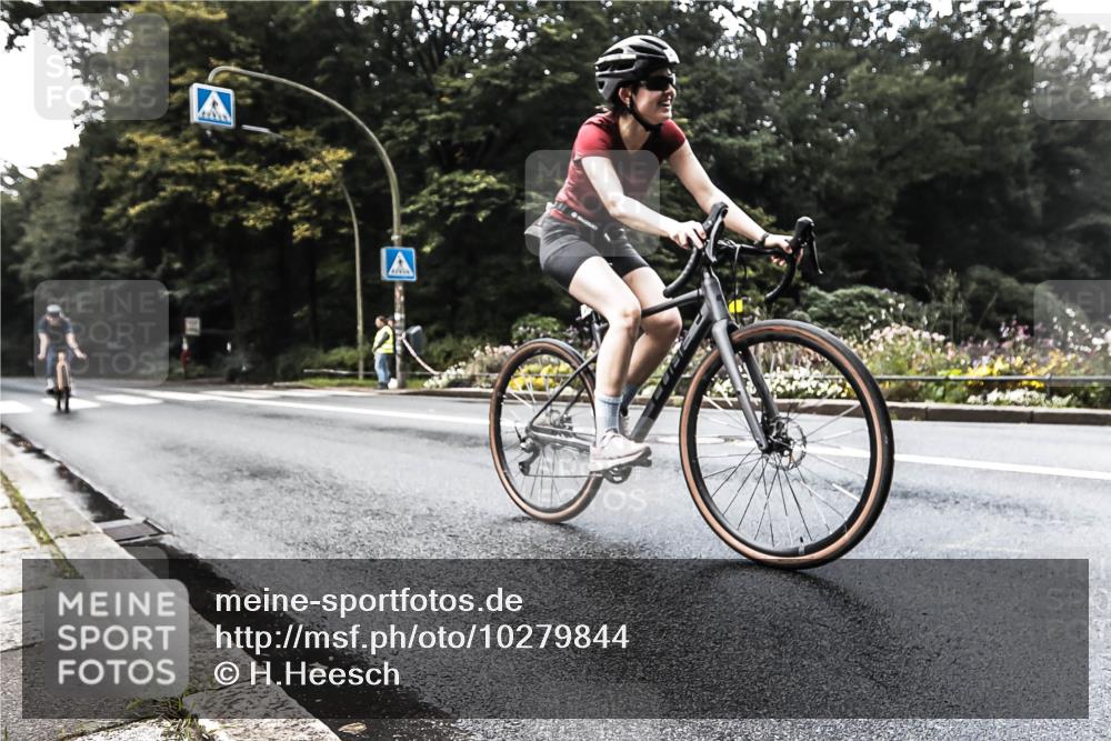 13.09.2026 - Stadtparktriathlon H.Heesch http://msf.ph/oto/10279844 13.09.2026 10:30:45 Radfahren 324, 461 meine-sportfotos.de