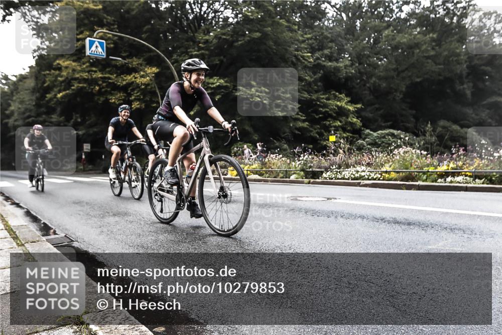 13.09.2026 - Stadtparktriathlon H.Heesch http://msf.ph/oto/10279853 13.09.2026 10:30:57 Radfahren 307, 357, 422, 428, 457 meine-sportfotos.de
