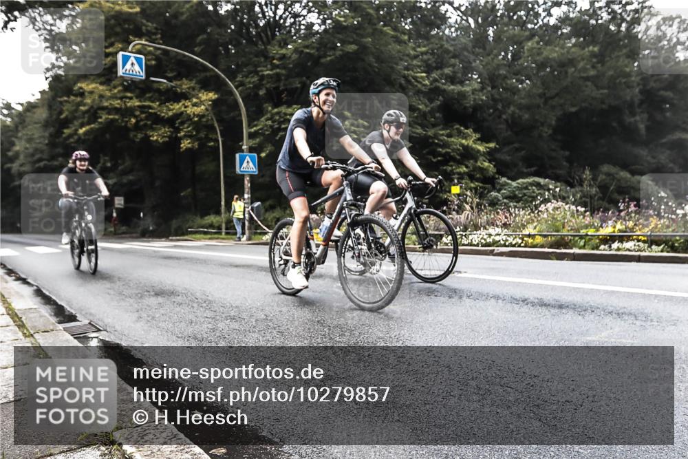 13.09.2026 - Stadtparktriathlon H.Heesch http://msf.ph/oto/10279857 13.09.2026 10:30:57 Radfahren 307, 357, 422, 428, 457 meine-sportfotos.de
