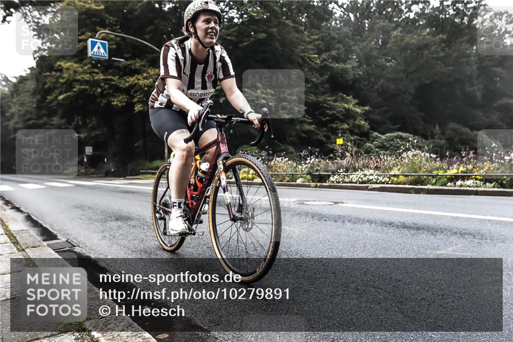 13.09.2026 - Stadtparktriathlon H.Heesch http://msf.ph/oto/10279891 13.09.2026 10:31:47 Radfahren 302, 362 meine-sportfotos.de