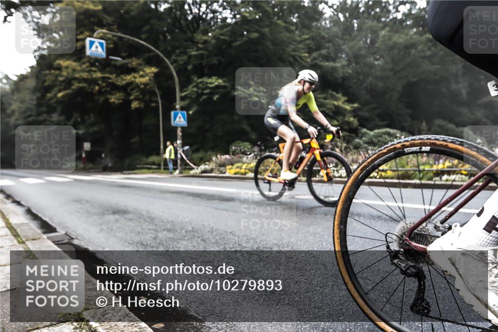 13.09.2026 - Stadtparktriathlon H.Heesch http://msf.ph/oto/10279893 13.09.2026 10:31:47 Radfahren 302, 362 meine-sportfotos.de