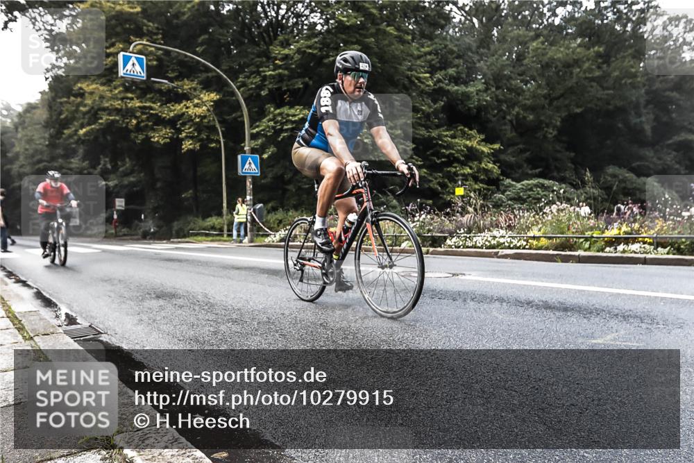 13.09.2026 - Stadtparktriathlon H.Heesch http://msf.ph/oto/10279915 13.09.2026 10:32:29 Radfahren 224, 277, 295 meine-sportfotos.de