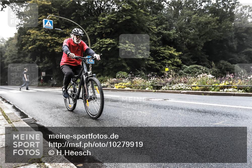 13.09.2026 - Stadtparktriathlon H.Heesch http://msf.ph/oto/10279919 13.09.2026 10:32:30 Radfahren 224, 277, 295 meine-sportfotos.de