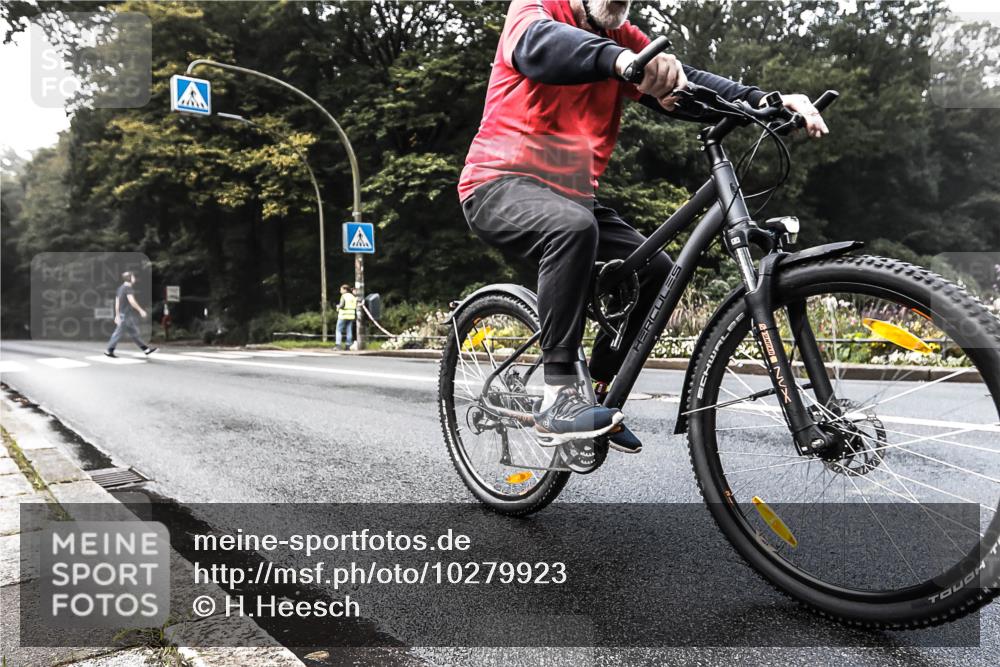 13.09.2026 - Stadtparktriathlon H.Heesch http://msf.ph/oto/10279923 13.09.2026 10:32:31 Radfahren 224, 277, 295 meine-sportfotos.de