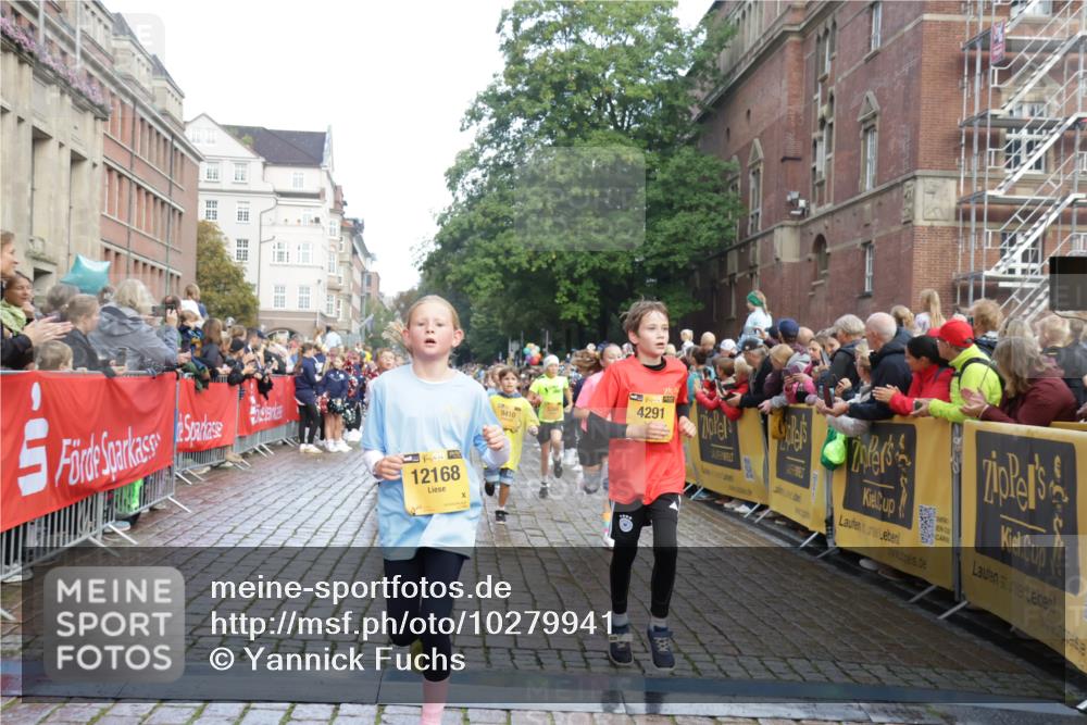 13.09.2026 - Kiel Lauf Yannick Fuchs http://msf.ph/oto/10279941 13.09.2026 08:53:06 Ziel 237, 1263, 4756, 5149, 5342, 5373, 6579, 7085, 8018, 8510, 8601, 10390, 10627, 11706, 237, 1799, 2402, 2609, 2613, 4158, 4668, 5075, 5121, 5147, 5149, 5334, 5405, 6210, 6283, 7025, 7423, 7611, 7894, 8745, 10024, 10396, 10414, 10779, 10991, 11248, 12397, 12454, 12460, 12488, 347, 1919, 2570, 2743, 2985, 3316, 3419, 4060, 4291, 5284, 5344, 5436, 6103, 6846, 7170, 7875, 8095, 8541, 8819, 8947, 9410, 11455, 12168, 3782, 5075, 6517, 7881 meine-sportfotos.de