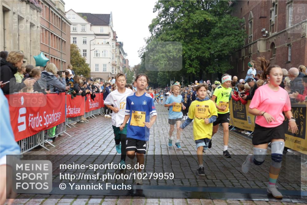13.09.2026 - Kiel Lauf Yannick Fuchs http://msf.ph/oto/10279959 13.09.2026 08:53:08 Ziel 1263, 4060, 4756, 5342, 5373, 5436, 6579, 7085, 8018, 8510, 8601, 10390, 237, 1263, 1799, 2402, 2609, 2613, 4158, 4668, 5121, 5147, 5149, 5334, 5405, 6210, 6283, 7025, 7423, 7611, 7894, 8745, 10024, 10414, 10627, 10779, 10991, 11248, 11706, 12397, 12454, 12460, 12488, 347, 1919, 2570, 2614, 2743, 2985, 3210, 3316, 3328, 3419, 4291, 5284, 5344, 6103, 6846, 6894, 6979, 7170, 7635, 7875, 8095, 8541, 8819, 8947, 9410, 11455, 12168, 3782, 5075, 7881 meine-sportfotos.de