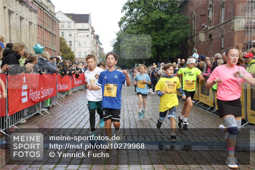 13.09.2026 - Kiel Lauf Yannick Fuchs http://msf.ph/oto/10279968 13.09.2026 08:53:08 Ziel 1263, 4060, 4756, 5342, 5373, 5436, 6579, 7085, 8018, 8510, 8601, 10390, 237, 1263, 1799, 2402, 2609, 2613, 4158, 4668, 5121, 5147, 5149, 5334, 5405, 6210, 6283, 7025, 7423, 7611, 7894, 8745, 10024, 10414, 10627, 10779, 10991, 11248, 11706, 12397, 12454, 12460, 12488, 347, 1919, 2570, 2614, 2743, 2985, 3210, 3316, 3328, 3419, 4291, 5284, 5344, 6103, 6846, 6894, 6979, 7170, 7635, 7875, 8095, 8541, 8819, 8947, 9410, 11455, 12168, 3782, 5075, 7881 meine-sportfotos.de