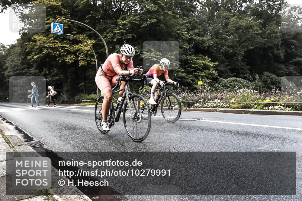 13.09.2026 - Stadtparktriathlon H.Heesch http://msf.ph/oto/10279991 13.09.2026 10:34:20 Radfahren 359, 447, 777 meine-sportfotos.de
