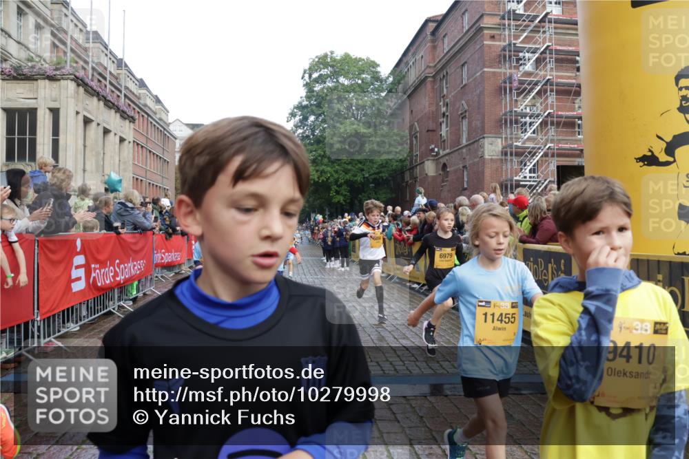 13.09.2026 - Kiel Lauf Yannick Fuchs http://msf.ph/oto/10279998 13.09.2026 08:53:10 Ziel 2985, 3316, 4060, 4756, 5342, 5436, 6579, 7085, 8018, 8510, 8601, 10390, 237, 1263, 1799, 2402, 2609, 2613, 4158, 4668, 5121, 5147, 5149, 5334, 5373, 5405, 6210, 6283, 7025, 7423, 7611, 7894, 8745, 10024, 10414, 10627, 10779, 10991, 11248, 11706, 12397, 12454, 12460, 12488, 347, 1159, 1919, 2570, 2614, 2743, 3210, 3328, 3419, 4291, 5284, 5344, 6103, 6846, 6894, 6979, 7170, 7240, 7635, 7875, 8095, 8541, 8819, 8857, 8947, 9410, 10122, 11455, 12168, 2613, 3782, 5075, 7881 meine-sportfotos.de