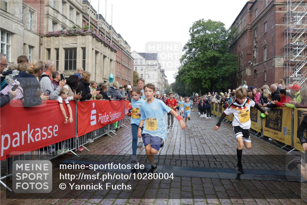 13.09.2026 - Kiel Lauf Yannick Fuchs http://msf.ph/oto/10280004 13.09.2026 08:53:11 Ziel 2985, 3316, 4060, 4756, 5342, 5436, 6103, 6579, 7085, 8018, 8510, 8601, 8819, 10390, 237, 1263, 1799, 2402, 2609, 2613, 4158, 4668, 5121, 5147, 5149, 5334, 5373, 5405, 6210, 6283, 7025, 7423, 7611, 7894, 8745, 10024, 10414, 10627, 10991, 11248, 11706, 12397, 12454, 12460, 12488, 347, 1159, 1919, 2570, 2614, 2743, 3210, 3328, 3419, 4291, 5177, 5284, 5344, 6846, 6894, 6979, 7170, 7240, 7635, 7875, 8095, 8541, 8857, 8947, 9410, 10122, 11455, 12168, 2613, 3782, 5075 meine-sportfotos.de