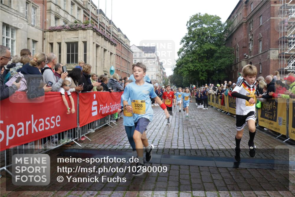 13.09.2026 - Kiel Lauf Yannick Fuchs http://msf.ph/oto/10280009 13.09.2026 08:53:11 Ziel 2985, 3316, 4060, 4756, 5342, 5436, 6103, 6579, 7085, 8018, 8510, 8601, 8819, 10390, 237, 1263, 1799, 2402, 2609, 2613, 4158, 4668, 5121, 5147, 5149, 5334, 5373, 5405, 6210, 6283, 7025, 7423, 7611, 7894, 8745, 10024, 10414, 10627, 10991, 11248, 11706, 12397, 12454, 12460, 12488, 347, 1159, 1919, 2570, 2614, 2743, 3210, 3328, 3419, 4291, 5177, 5284, 5344, 6846, 6894, 6979, 7170, 7240, 7635, 7875, 8095, 8541, 8857, 8947, 9410, 10122, 11455, 12168, 2613, 3782, 5075 meine-sportfotos.de