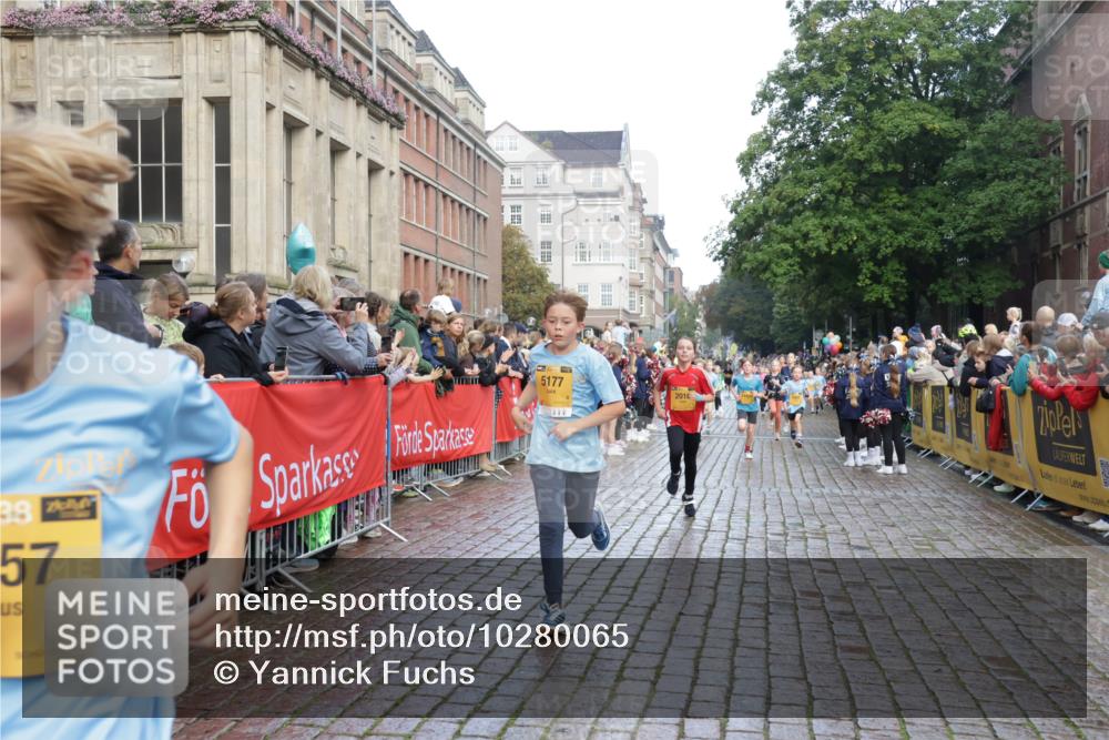 13.09.2026 - Kiel Lauf Yannick Fuchs http://msf.ph/oto/10280065 13.09.2026 08:53:14 Ziel 1919, 2985, 3316, 3419, 4060, 4756, 5342, 5436, 6103, 7170, 8018, 8510, 8541, 8601, 8819, 10390, 237, 1263, 1799, 2402, 2609, 4158, 4668, 5121, 5147, 5149, 5334, 5373, 5405, 6210, 6283, 6579, 7025, 7085, 7423, 7611, 7894, 8018, 8510, 8745, 10024, 10414, 10627, 10991, 11248, 11706, 12397, 12454, 12488, 347, 1159, 2016, 2570, 2614, 2743, 3210, 3328, 4291, 5177, 5284, 5344, 5455, 6846, 6894, 6979, 7240, 7635, 7875, 8095, 8857, 8947, 9410, 10122, 11455, 12168, 2613 meine-sportfotos.de