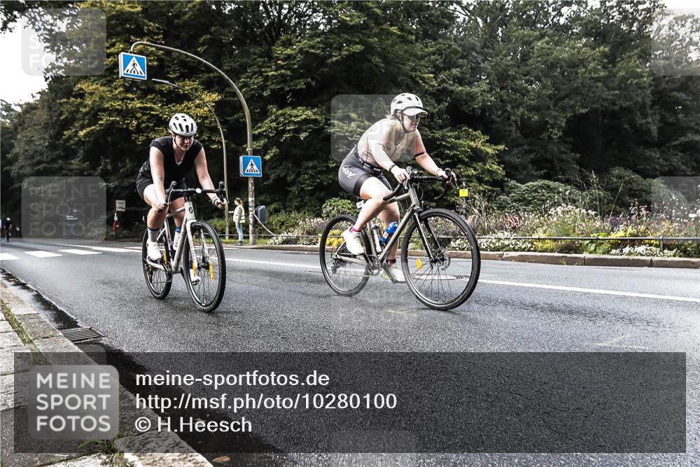 13.09.2026 - Stadtparktriathlon H.Heesch http://msf.ph/oto/10280100 13.09.2026 10:36:58 Radfahren 346, 382, 439, 575 meine-sportfotos.de