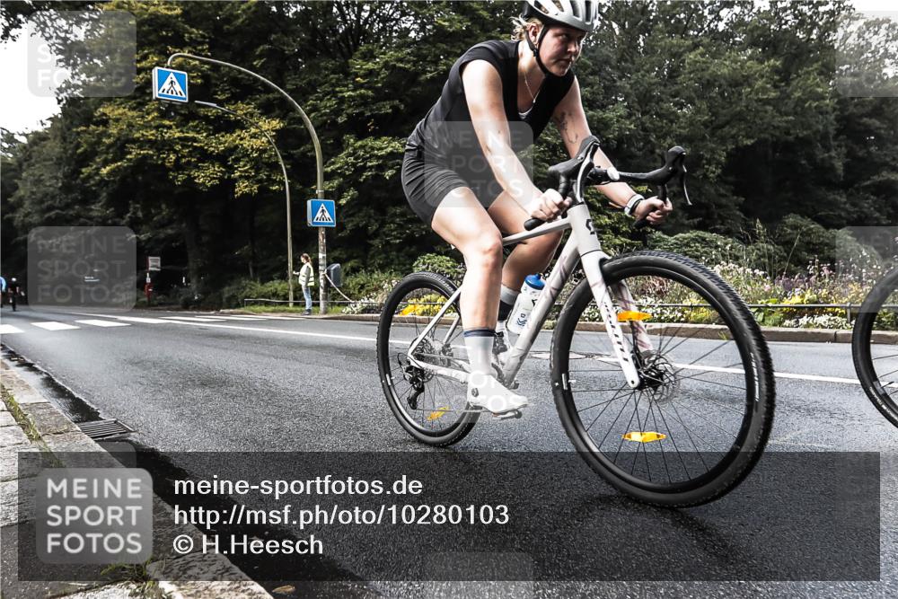 13.09.2026 - Stadtparktriathlon H.Heesch http://msf.ph/oto/10280103 13.09.2026 10:36:58 Radfahren 346, 382, 439, 575 meine-sportfotos.de