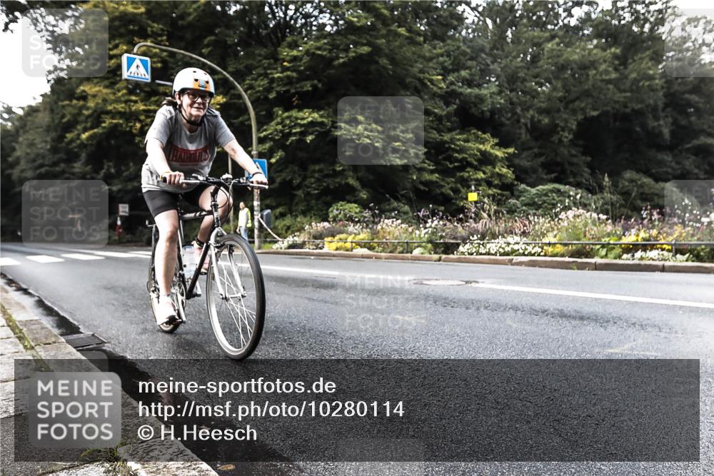 13.09.2026 - Stadtparktriathlon H.Heesch http://msf.ph/oto/10280114 13.09.2026 10:37:04 Radfahren 221, 345, 414, 480 meine-sportfotos.de