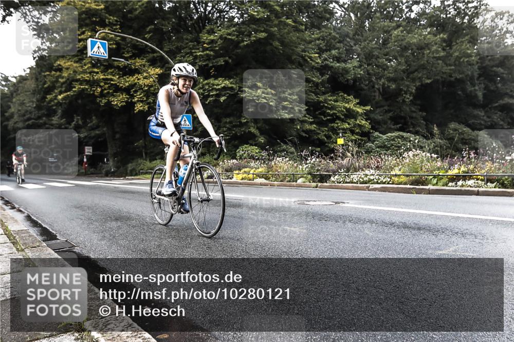 13.09.2026 - Stadtparktriathlon H.Heesch http://msf.ph/oto/10280121 13.09.2026 10:37:13 Radfahren 354, 406, 568 meine-sportfotos.de