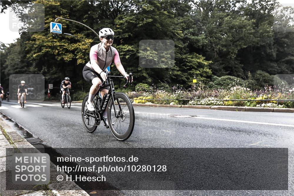 13.09.2026 - Stadtparktriathlon H.Heesch http://msf.ph/oto/10280128 13.09.2026 10:37:17 Radfahren 385, 394, 398, 406, 536, 568 meine-sportfotos.de