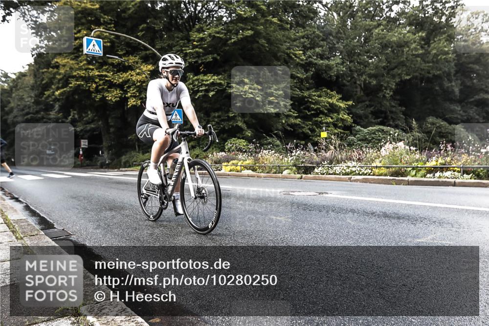 13.09.2026 - Stadtparktriathlon H.Heesch http://msf.ph/oto/10280250 13.09.2026 10:38:22 Radfahren 410, 490 meine-sportfotos.de