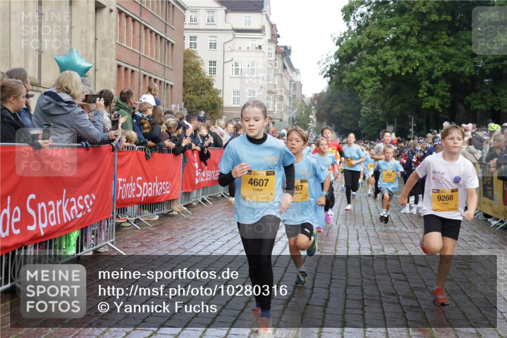 13.09.2026 - Kiel Lauf Yannick Fuchs http://msf.ph/oto/10280316 13.09.2026 08:53:33 Ziel 347, 888, 1159, 2016, 2570, 2614, 3210, 3328, 4291, 5177, 5344, 5455, 6004, 6846, 6894, 6979, 7240, 7635, 8525, 8857, 8947, 9410, 10122, 11185, 11455, 11830, 1263, 1919, 2743, 2985, 3316, 3419, 4060, 4291, 4756, 5284, 5342, 5373, 5436, 6103, 6579, 7085, 7170, 7875, 8018, 8095, 8510, 8541, 8601, 8819, 10390, 12168, 258, 262, 1149, 1332, 2447, 3234, 4607, 4791, 5120, 6267, 6628, 6702, 8024, 8671, 8968, 9816, 10997, 5147, 6210, 10024, 12488 meine-sportfotos.de