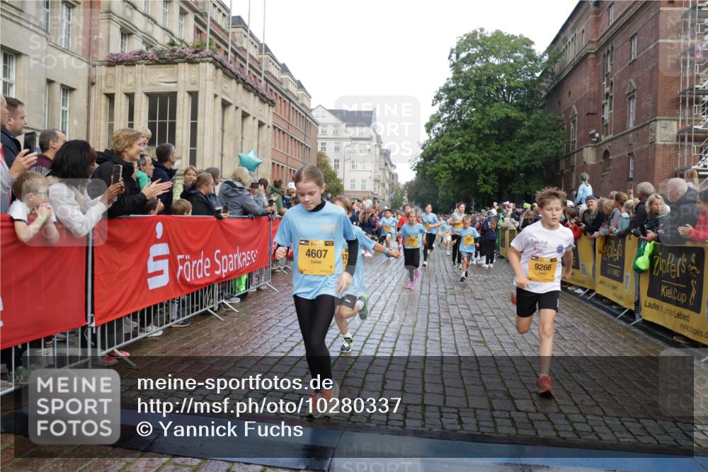 13.09.2026 - Kiel Lauf Yannick Fuchs http://msf.ph/oto/10280337 13.09.2026 08:53:33 Ziel 347, 888, 1159, 2016, 2570, 2614, 3210, 3328, 4291, 5177, 5344, 5455, 6004, 6846, 6894, 6979, 7240, 7635, 8525, 8857, 8947, 9410, 10122, 11185, 11455, 11830, 1263, 1919, 2743, 2985, 3316, 3419, 4060, 4291, 4756, 5284, 5342, 5373, 5436, 6103, 6579, 7085, 7170, 7875, 8018, 8095, 8510, 8541, 8601, 8819, 10390, 12168, 258, 262, 1149, 1332, 2447, 3234, 4607, 4791, 5120, 6267, 6628, 6702, 8024, 8671, 8968, 9816, 10997, 5147, 6210, 10024, 12488 meine-sportfotos.de