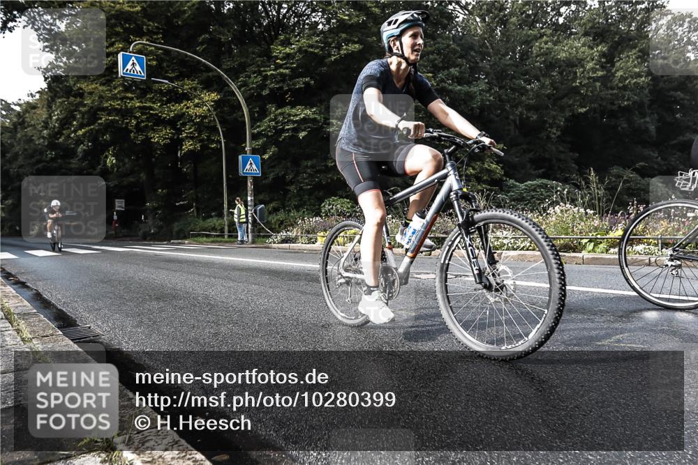 13.09.2026 - Stadtparktriathlon H.Heesch http://msf.ph/oto/10280399 13.09.2026 10:41:13 Radfahren 348, 357, 409, 489 meine-sportfotos.de