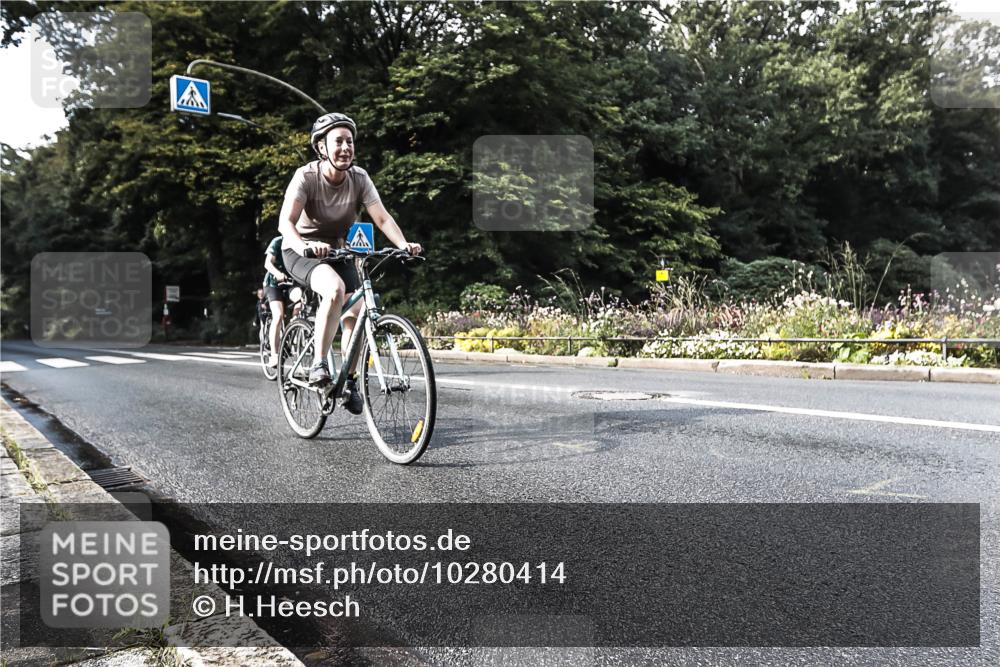 13.09.2026 - Stadtparktriathlon H.Heesch http://msf.ph/oto/10280414 13.09.2026 10:41:22 Radfahren 366, 401, 531 meine-sportfotos.de