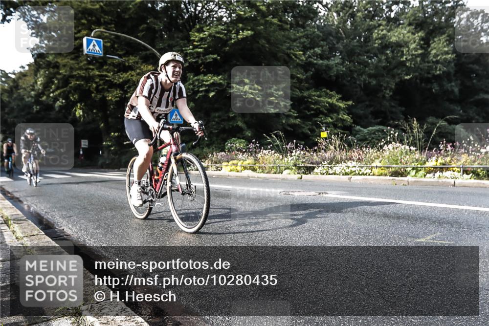 13.09.2026 - Stadtparktriathlon H.Heesch http://msf.ph/oto/10280435 13.09.2026 10:41:41 Radfahren 368, 431, 554, 586 meine-sportfotos.de