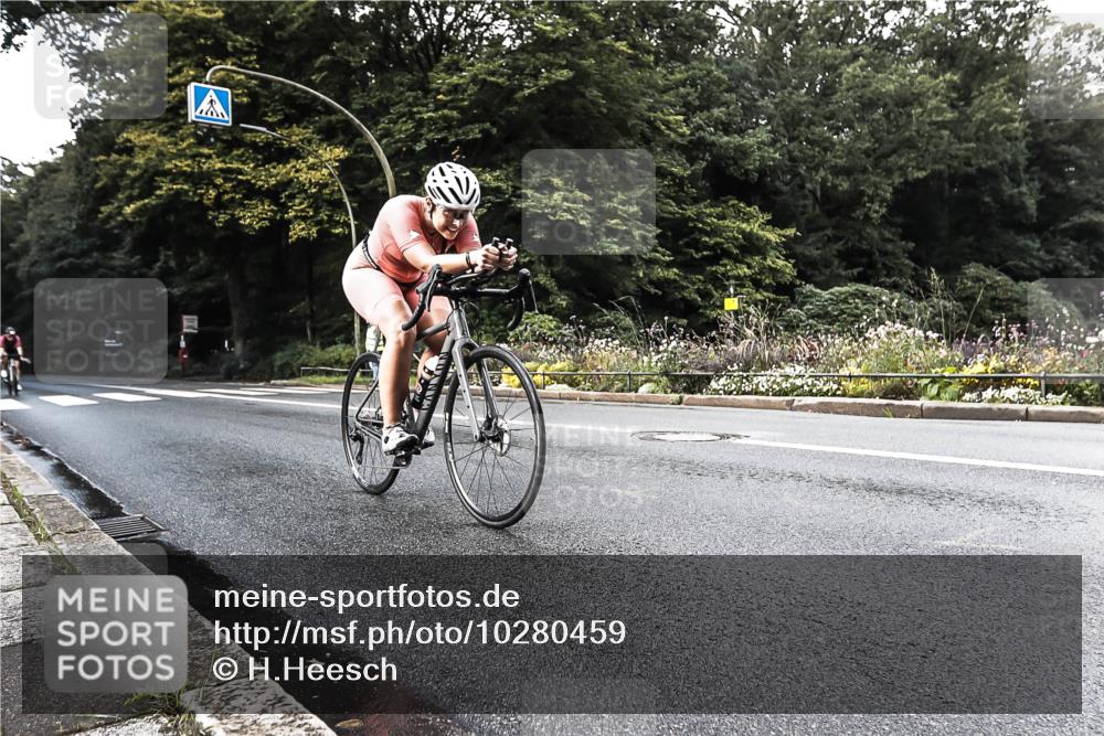 13.09.2026 - Stadtparktriathlon H.Heesch http://msf.ph/oto/10280459 13.09.2026 10:42:06 Radfahren 421, 447 meine-sportfotos.de