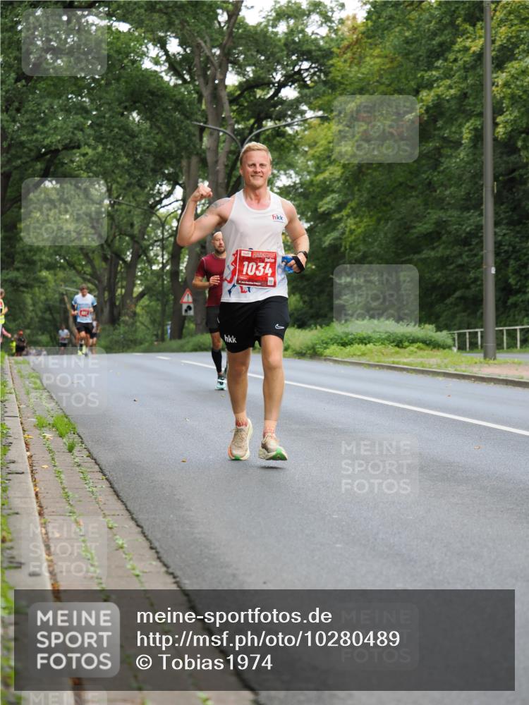13.09.2026 - 21. swb-Marathon Bremen TobiasT http://msf.ph/oto/10280489 13.09.2026 11:39:03 Laufen 1034 meine-sportfotos.de