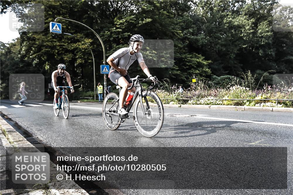 13.09.2026 - Stadtparktriathlon H.Heesch http://msf.ph/oto/10280505 13.09.2026 10:43:02 Radfahren 364, 437, 578 meine-sportfotos.de