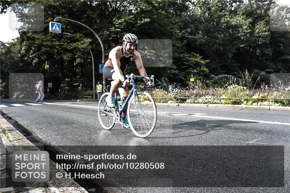 13.09.2026 - Stadtparktriathlon H.Heesch http://msf.ph/oto/10280508 13.09.2026 10:43:02 Radfahren 364, 437, 578 meine-sportfotos.de