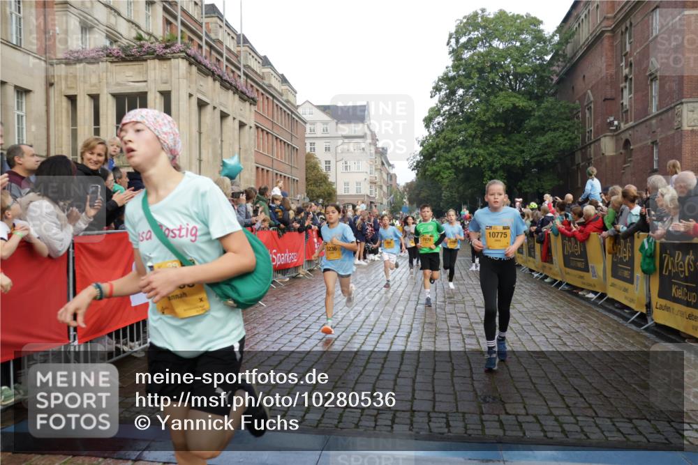 13.09.2026 - Kiel Lauf Yannick Fuchs http://msf.ph/oto/10280536 13.09.2026 08:53:50 Ziel 193, 258, 262, 1149, 1332, 1529, 2141, 2447, 3234, 4607, 4791, 5120, 5432, 6267, 6628, 6702, 6733, 7815, 8006, 8024, 8332, 8671, 8968, 9266, 10997, 11170, 12511, 12548, 12711, 12828, 347, 888, 1149, 1159, 1919, 2016, 2570, 2614, 2743, 2985, 3210, 3316, 3328, 3419, 4291, 5177, 5284, 5344, 5455, 6004, 6103, 6846, 6894, 6979, 7170, 7240, 7635, 7875, 8024, 8095, 8525, 8541, 8819, 8857, 8947, 8968, 9410, 9816, 10122, 11185, 11455, 11593, 11830, 12168, 120, 488, 1823, 5342, 8601 meine-sportfotos.de