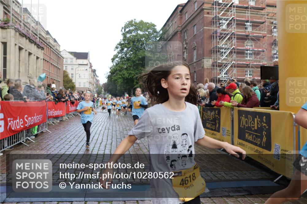 13.09.2026 - Kiel Lauf Yannick Fuchs http://msf.ph/oto/10280562 13.09.2026 08:53:53 Ziel 120, 193, 258, 262, 1332, 1529, 1823, 2122, 2141, 2447, 3234, 4607, 4791, 5432, 6267, 6628, 6702, 6733, 7341, 7815, 8006, 8332, 9266, 10726, 11170, 12511, 12711, 347, 888, 1149, 1159, 1332, 1919, 2016, 2570, 2614, 2743, 3210, 3328, 3419, 4291, 5120, 5177, 5284, 5344, 5455, 6004, 6702, 6846, 6894, 6979, 7170, 7240, 7635, 7875, 8024, 8095, 8525, 8671, 8857, 8947, 8968, 9410, 9816, 10122, 10997, 11185, 11455, 11593, 11830, 12168, 12548, 12828, 488, 7875 meine-sportfotos.de