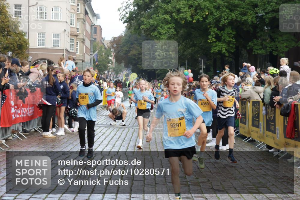 13.09.2026 - Kiel Lauf Yannick Fuchs http://msf.ph/oto/10280571 13.09.2026 08:53:56 Ziel 120, 193, 258, 262, 1244, 1529, 1823, 2122, 2141, 2324, 3234, 4607, 4791, 4956, 5432, 5586, 6267, 6628, 6733, 7341, 7815, 8006, 8332, 9266, 10726, 12511, 12663, 12711, 12829, 347, 888, 1149, 1159, 1332, 2016, 2447, 2570, 2614, 2743, 3210, 3328, 4291, 5120, 5177, 5284, 5344, 5455, 6004, 6702, 6846, 6894, 6979, 7240, 7635, 8024, 8525, 8671, 8857, 8947, 8968, 9410, 9816, 10122, 10997, 11170, 11185, 11455, 11593, 11830, 12168, 12511, 12548, 12828, 488, 1463, 2610, 4059, 7875 meine-sportfotos.de