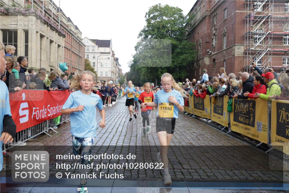 13.09.2026 - Kiel Lauf Yannick Fuchs http://msf.ph/oto/10280622 13.09.2026 08:54:00 Ziel 120, 193, 258, 262, 1244, 1529, 1823, 2122, 2141, 2324, 4607, 4791, 4956, 5432, 5586, 6267, 6733, 7341, 7815, 8006, 8332, 9266, 9880, 10726, 12111, 12663, 12711, 12829, 888, 1149, 1159, 1332, 2016, 2447, 2614, 3210, 3234, 3328, 4607, 5120, 5177, 5344, 5455, 6004, 6267, 6628, 6702, 6846, 6894, 6979, 7240, 7635, 8024, 8525, 8671, 8857, 8968, 9266, 9410, 9816, 10122, 10997, 11170, 11185, 11455, 11593, 11830, 12511, 12548, 12828, 488, 1218, 1463, 2610, 4059, 4494, 7875 meine-sportfotos.de