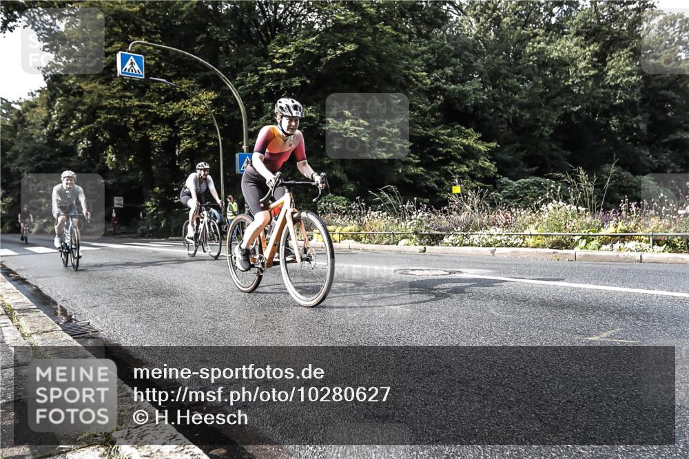 13.09.2026 - Stadtparktriathlon H.Heesch http://msf.ph/oto/10280627 13.09.2026 10:44:34 Radfahren 383, 405, 445, 454 meine-sportfotos.de