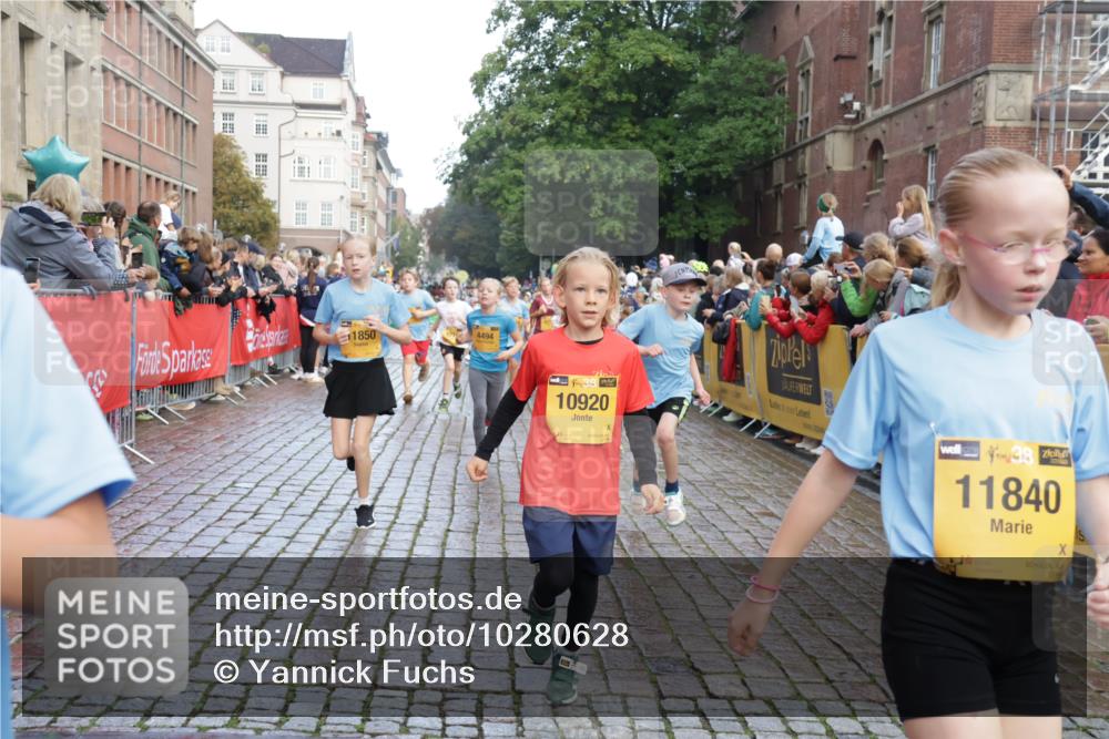 13.09.2026 - Kiel Lauf Yannick Fuchs http://msf.ph/oto/10280628 13.09.2026 08:54:01 Ziel 120, 193, 258, 262, 1244, 1529, 1823, 2122, 2141, 2324, 4791, 4956, 5432, 5586, 5993, 6733, 7341, 7815, 8006, 8332, 9850, 9880, 10726, 10868, 12111, 12112, 12663, 12711, 12829, 888, 1149, 1159, 1332, 2016, 2447, 2614, 3210, 3234, 3328, 4607, 5120, 5177, 5455, 6004, 6267, 6628, 6702, 6894, 6979, 7240, 7635, 8024, 8525, 8671, 8857, 8968, 9266, 9816, 10122, 10997, 11170, 11185, 11593, 11830, 12511, 12548, 12828, 488, 1218, 1463, 2610, 4059, 4494, 7875 meine-sportfotos.de