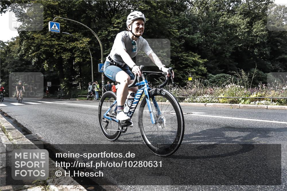 13.09.2026 - Stadtparktriathlon H.Heesch http://msf.ph/oto/10280631 13.09.2026 10:44:35 Radfahren 383, 405, 445, 454 meine-sportfotos.de