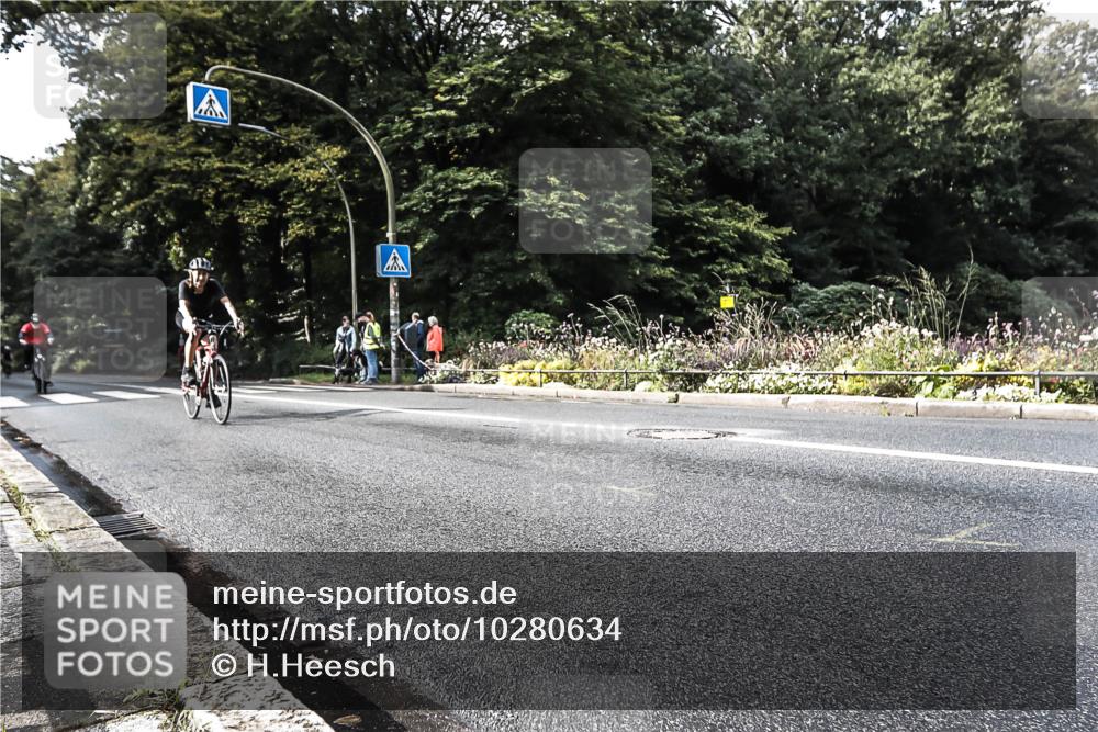13.09.2026 - Stadtparktriathlon H.Heesch http://msf.ph/oto/10280634 13.09.2026 10:44:36 Radfahren 383, 405, 445, 454 meine-sportfotos.de