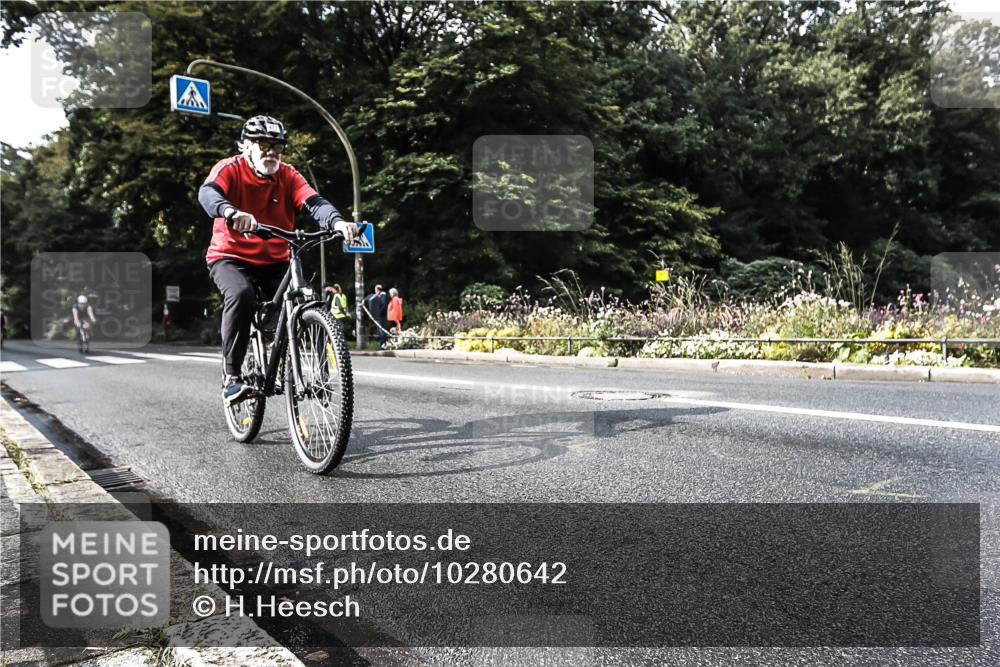 13.09.2026 - Stadtparktriathlon H.Heesch http://msf.ph/oto/10280642 13.09.2026 10:44:39 Radfahren 277, 347, 454 meine-sportfotos.de
