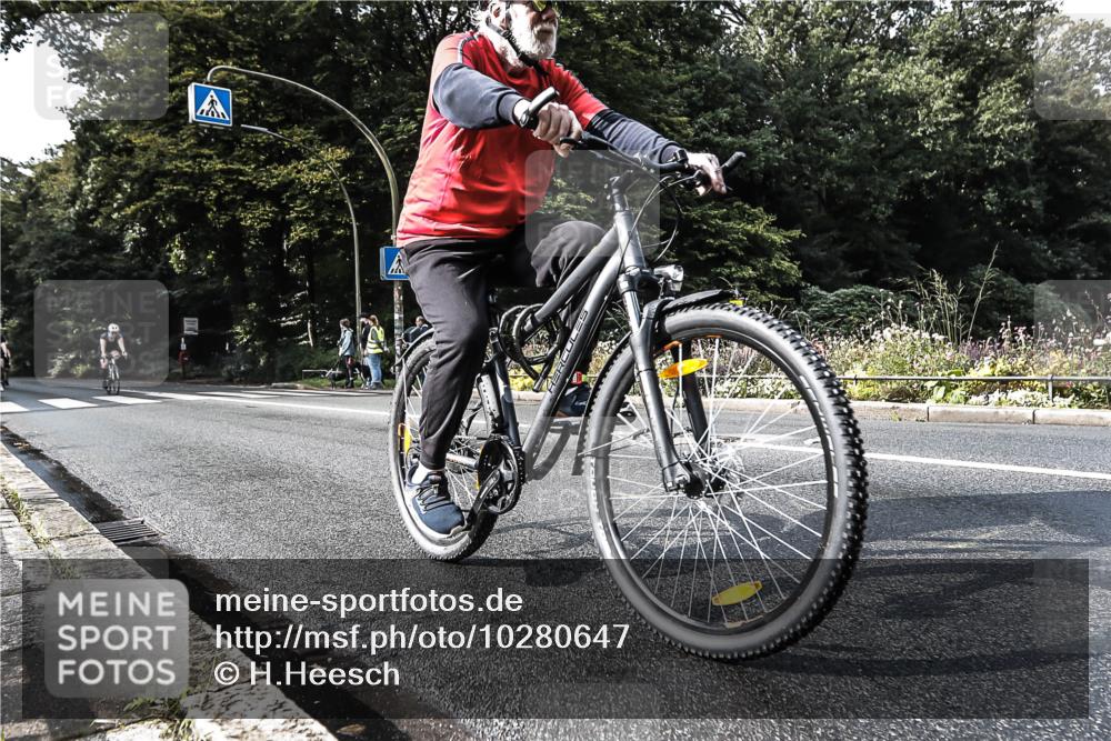 13.09.2026 - Stadtparktriathlon H.Heesch http://msf.ph/oto/10280647 13.09.2026 10:44:39 Radfahren 277, 347, 454 meine-sportfotos.de