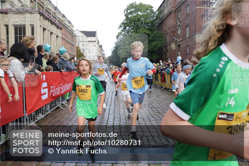 13.09.2026 - Kiel Lauf Yannick Fuchs http://msf.ph/oto/10280731 13.09.2026 08:54:10 Ziel 488, 1244, 1463, 1540, 2489, 4059, 4618, 4717, 4956, 5236, 5586, 5993, 6134, 7470, 9291, 9850, 9880, 10775, 10868, 11672, 12111, 12112, 12829, 120, 193, 258, 262, 888, 1149, 1332, 1529, 1823, 2122, 2141, 2324, 2447, 3234, 4607, 4791, 4956, 5120, 5432, 5586, 6004, 6267, 6628, 6702, 6733, 7341, 7815, 8006, 8024, 8332, 8525, 8671, 8968, 9266, 9816, 10726, 10997, 11170, 11593, 12511, 12548, 12663, 12711, 12828, 241, 1218, 2610, 2742, 3211, 3896, 3936, 4494 meine-sportfotos.de