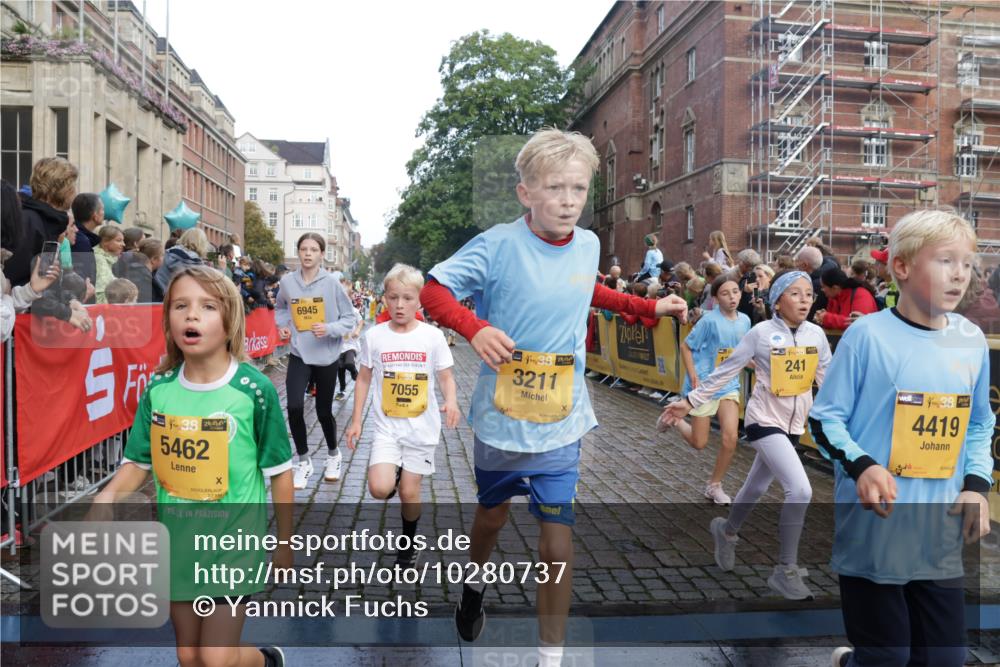 13.09.2026 - Kiel Lauf Yannick Fuchs http://msf.ph/oto/10280737 13.09.2026 08:54:10 Ziel 488, 1244, 1463, 1540, 2489, 4059, 4618, 4717, 4956, 5236, 5586, 5993, 6134, 7470, 9291, 9850, 9880, 10775, 10868, 11672, 12111, 12112, 12829, 120, 193, 258, 262, 888, 1149, 1332, 1529, 1823, 2122, 2141, 2324, 2447, 3234, 4607, 4791, 4956, 5120, 5432, 5586, 6004, 6267, 6628, 6702, 6733, 7341, 7815, 8006, 8024, 8332, 8525, 8671, 8968, 9266, 9816, 10726, 10997, 11170, 11593, 12511, 12548, 12663, 12711, 12828, 241, 1218, 2610, 2742, 3211, 3896, 3936, 4494 meine-sportfotos.de