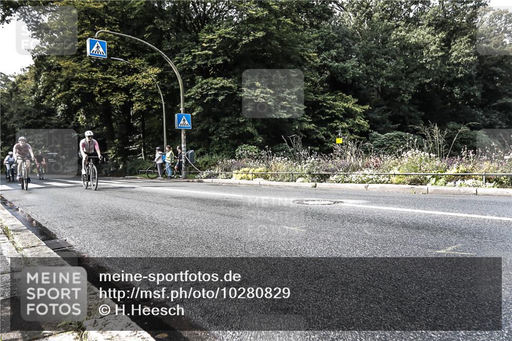 13.09.2026 - Stadtparktriathlon H.Heesch http://msf.ph/oto/10280829 13.09.2026 10:45:38 Radfahren 385, 427, 433, 460, 494 meine-sportfotos.de